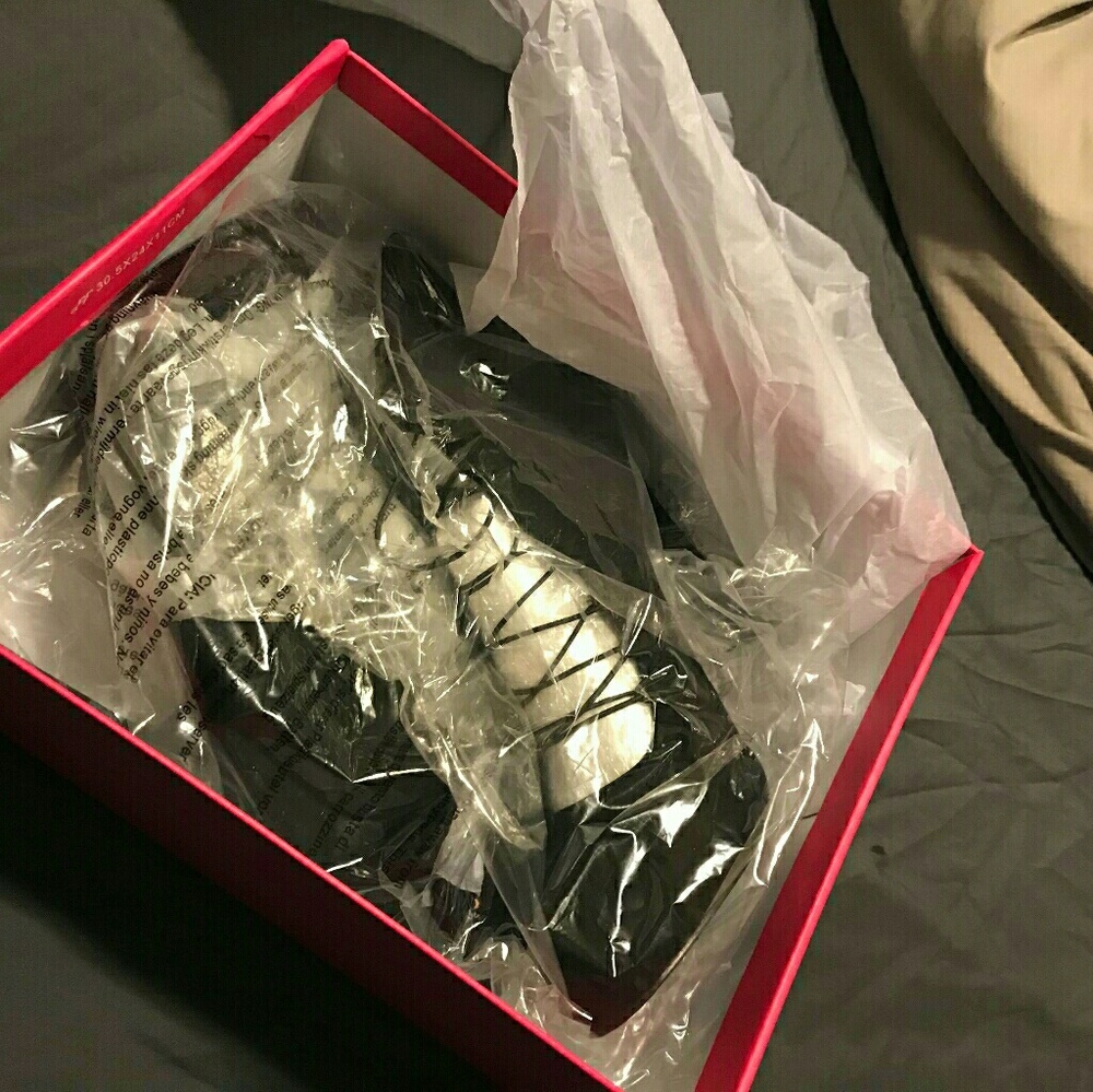 9.5 pumps never worn